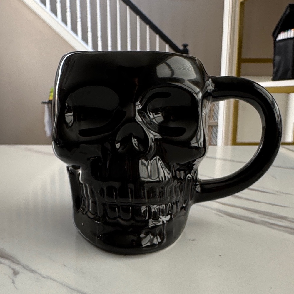 Royal Norfolk Black Skull Mug